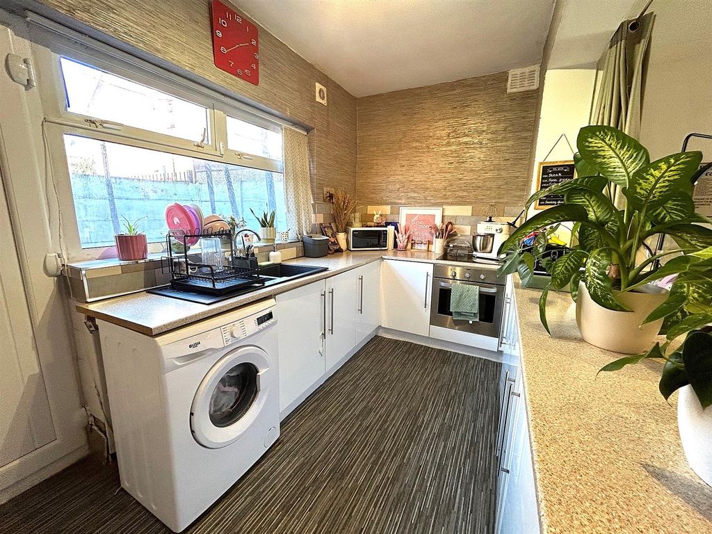 Property photo 3 of 7 Kitchen.Jpg