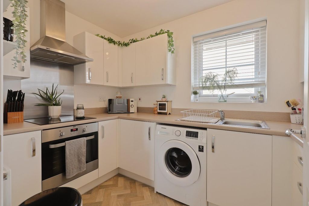 Property photo 2 of 10 Kitchen