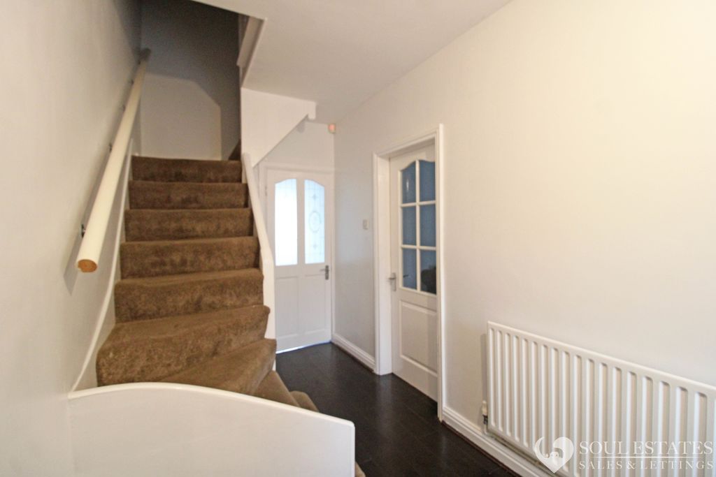 Property photo 3 of 20 Entrance Hallway