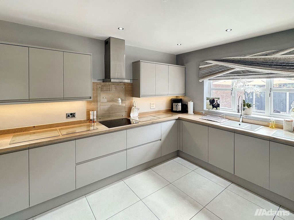 Property photo 2 of 43