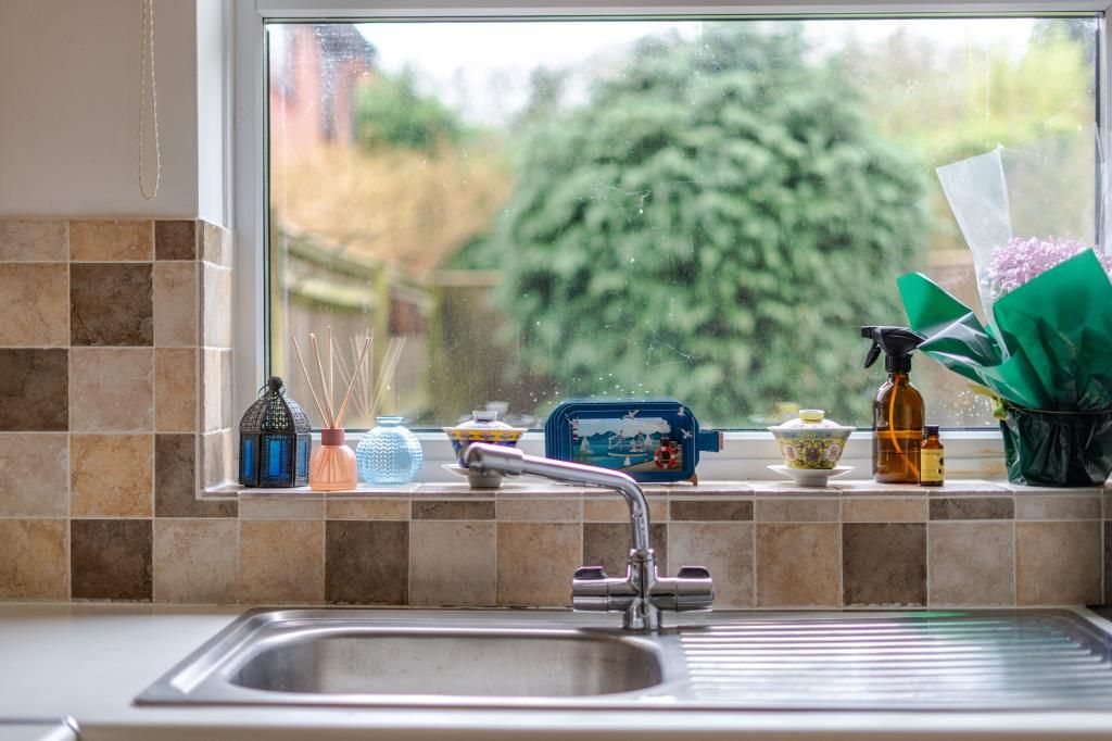 Property photo 3 of 16 Kitchen