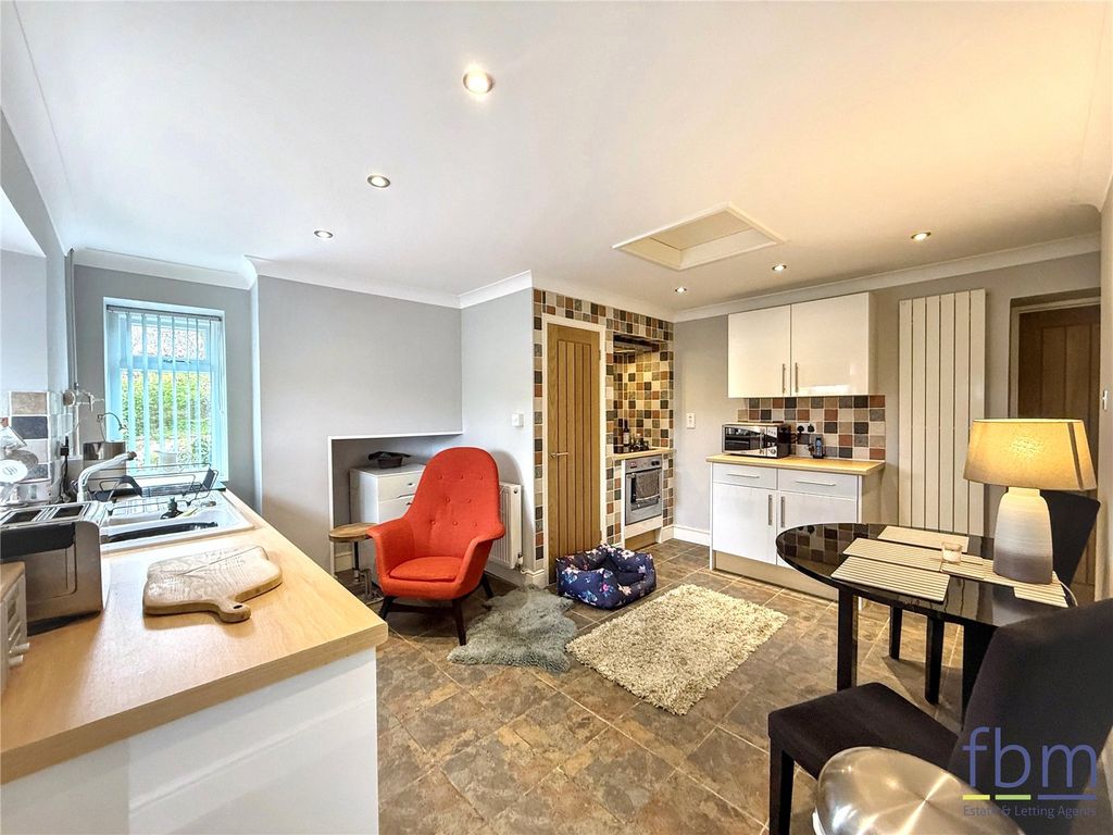 Property photo 2 of 14 Picture No. 11