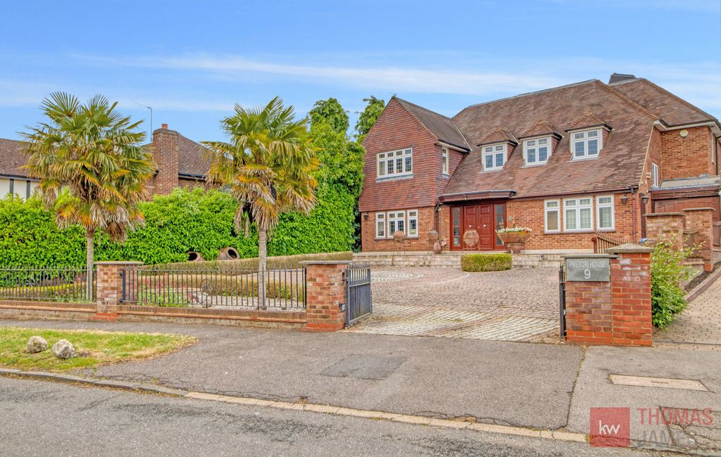 Property photo 1 of 28