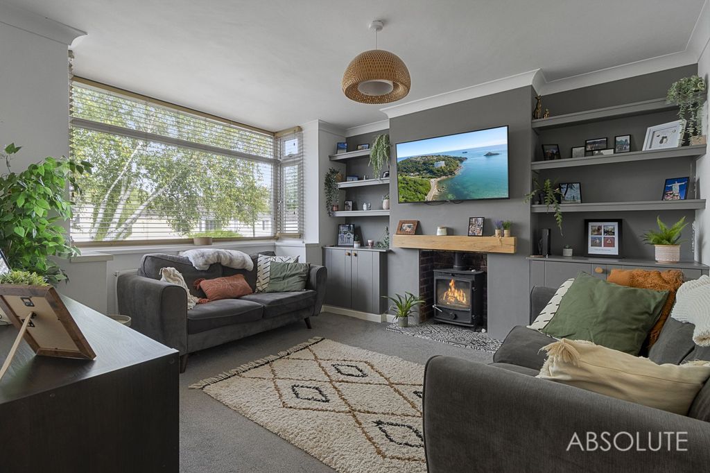 Property photo 3 of 27