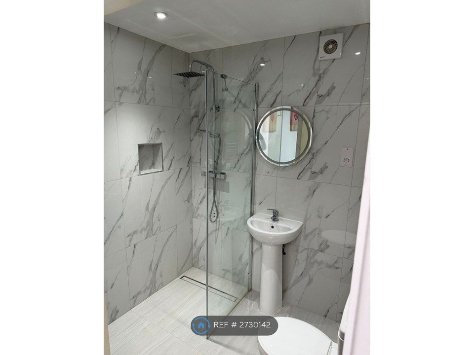 Property photo 2 of 5 En-Suite