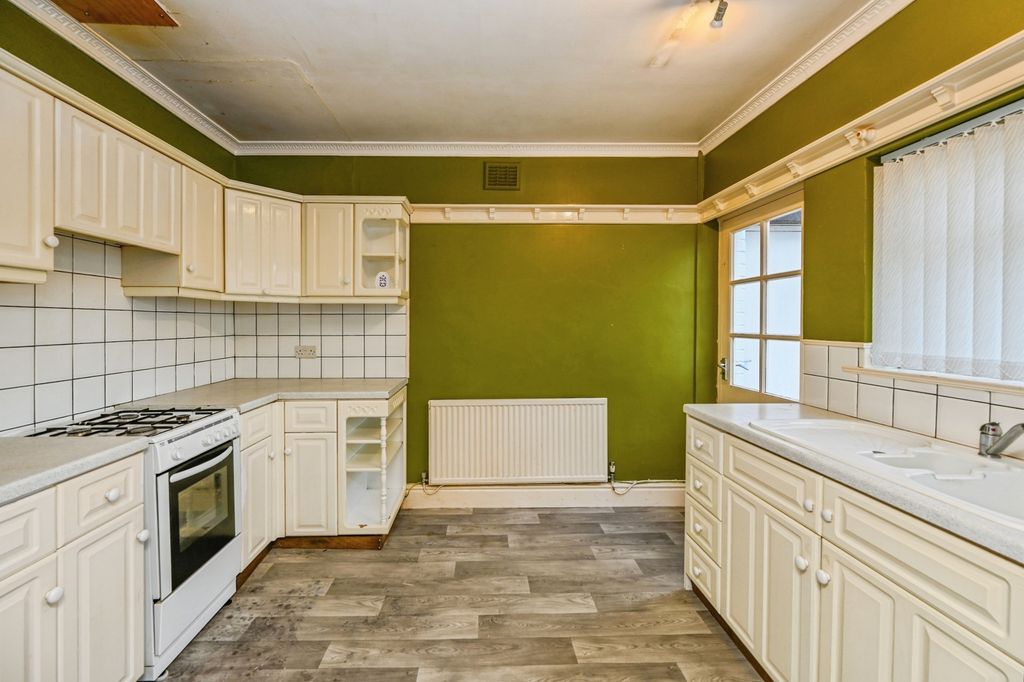 Property photo 2 of 15 Kitchen