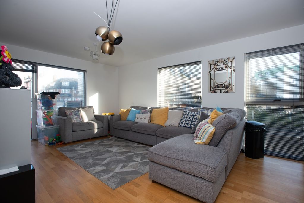 Property photo 3 of 11 Image 2