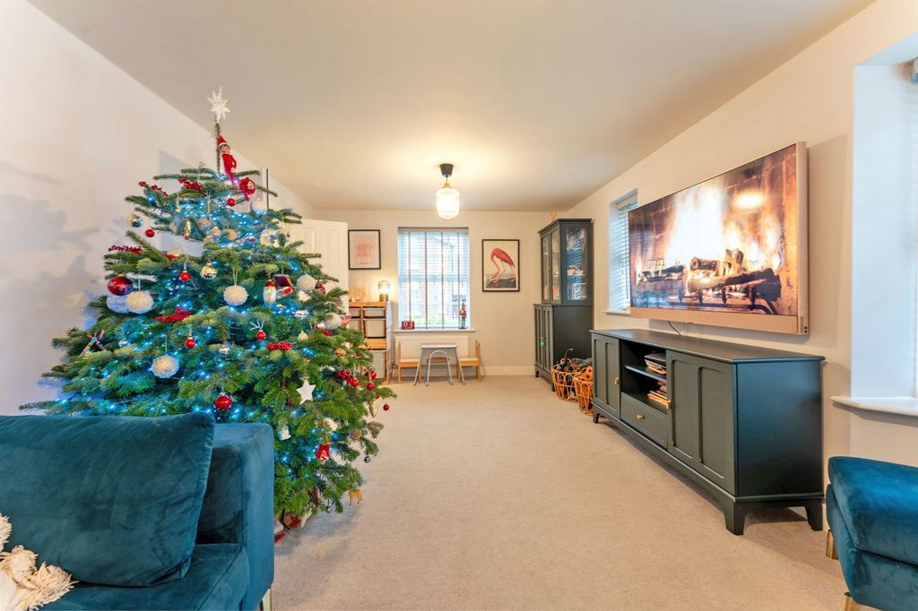 Property photo 3 of 19