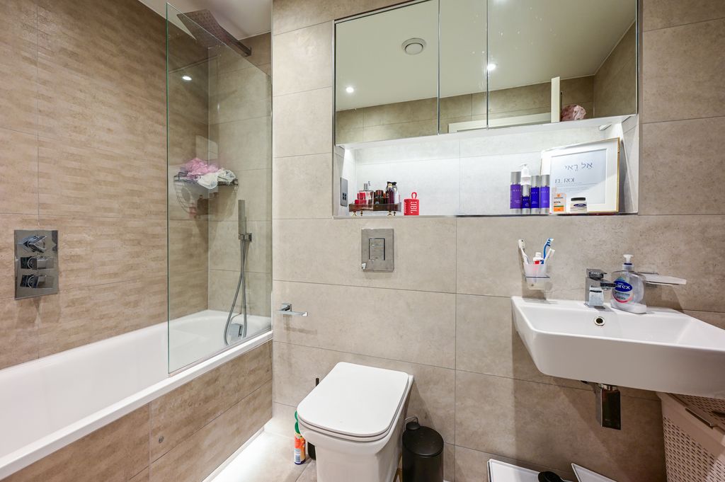 Property photo 3 of 7 Bathroom