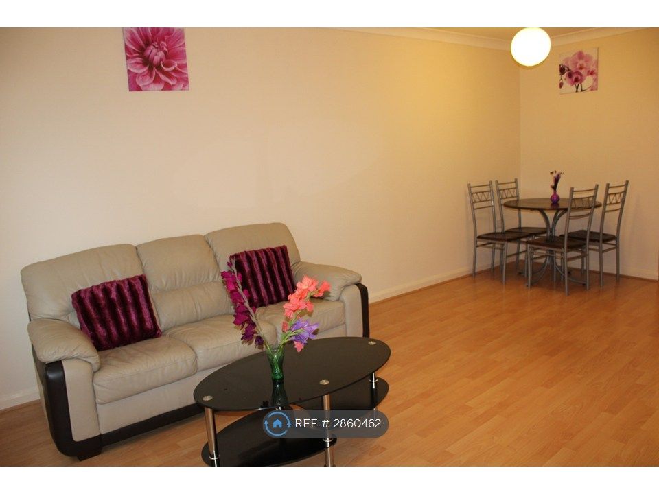 Property photo 1 of 11 Living