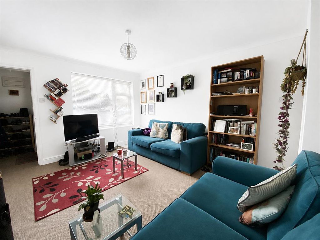 Property photo 2 of 11