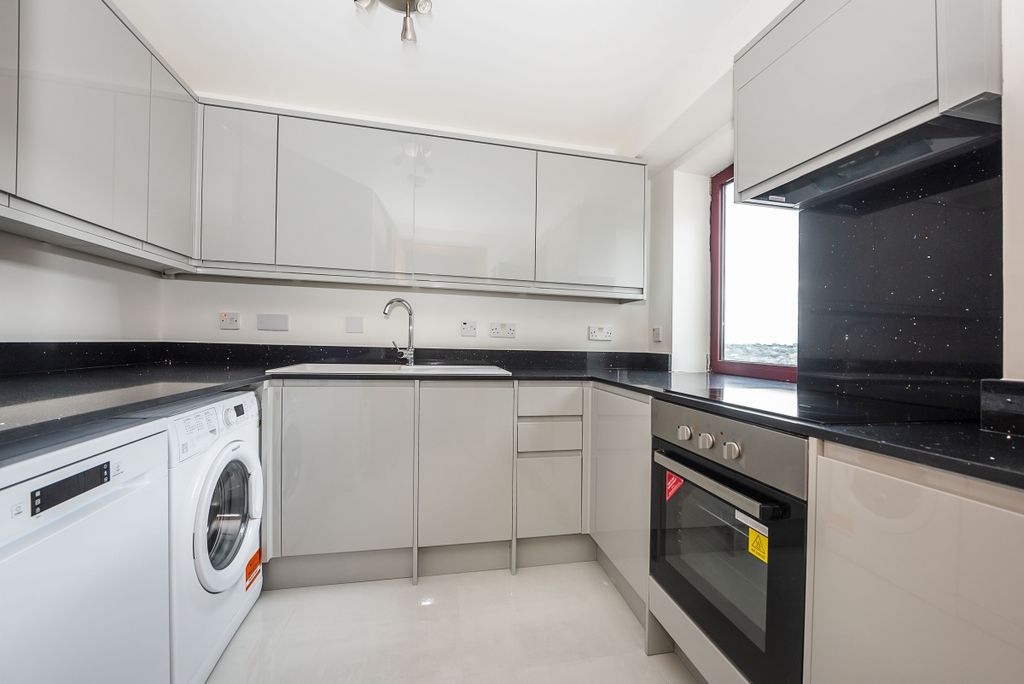 Property photo 2 of 9 Watermans-Quay-Re...