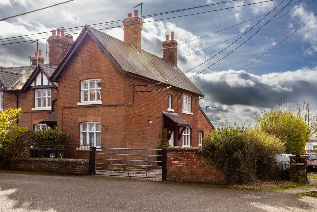 Property photo 1 of 20 7 Church Street 240226-102