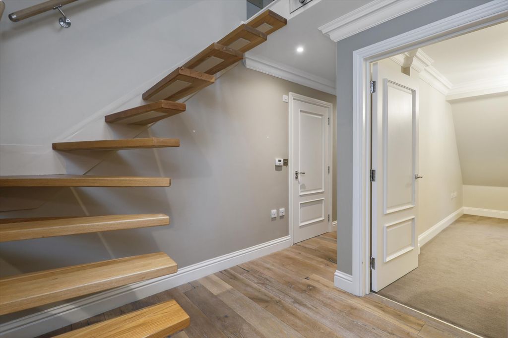 Property photo 2 of 13 Image