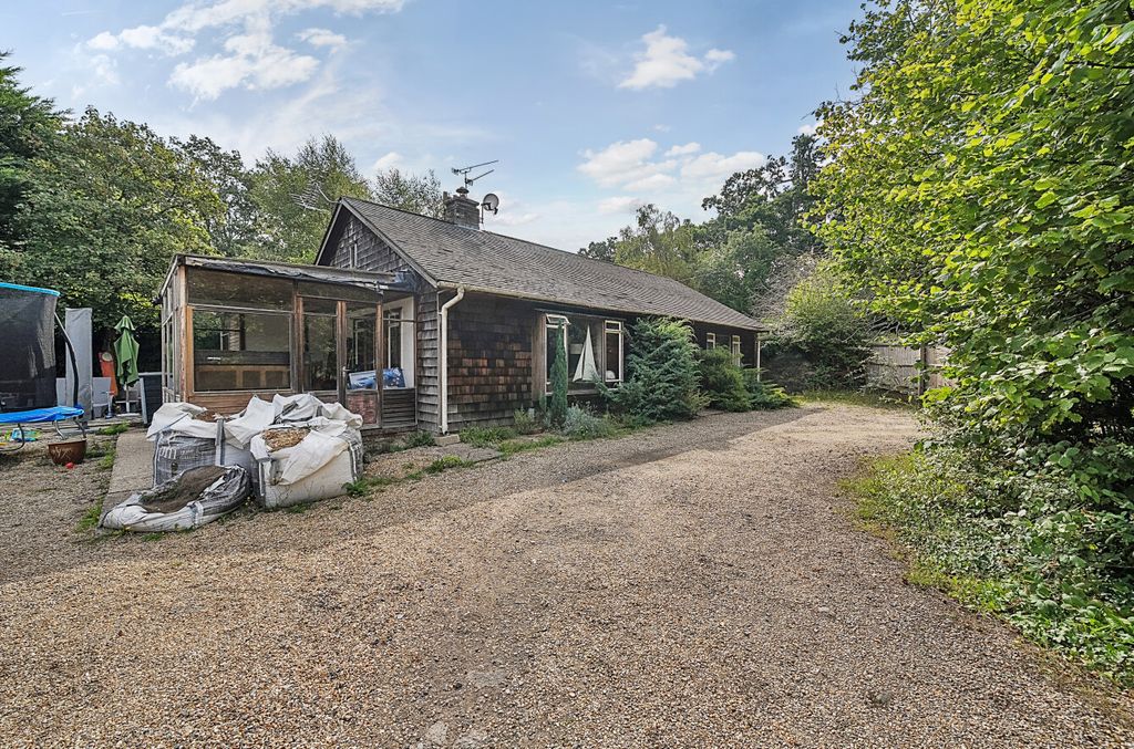 Property photo 2 of 23 1334070-2-6895Bef...