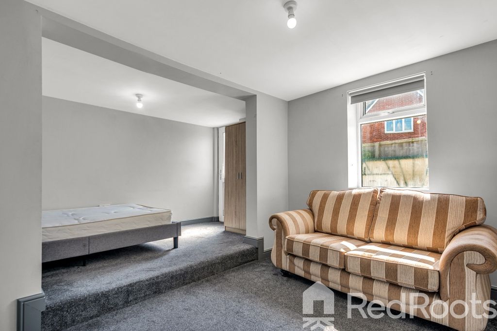 Property photo 2 of 13 2446772