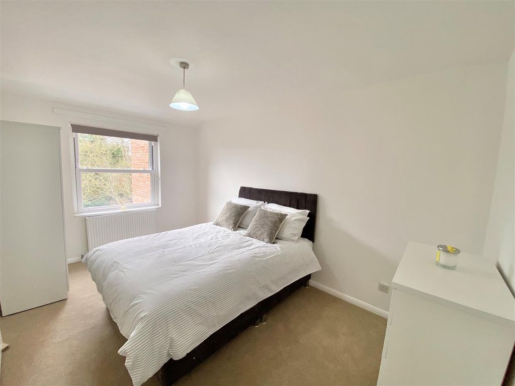 Property photo 2 of 10 Bedroom 1.Jpg