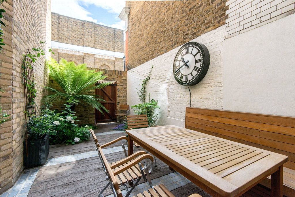 Property photo 2 of 17 Picture No. 11