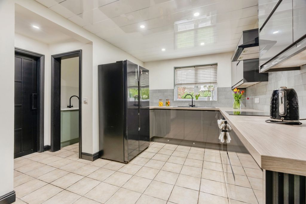 Property photo 3 of 34 Pbox-Img.Jpg