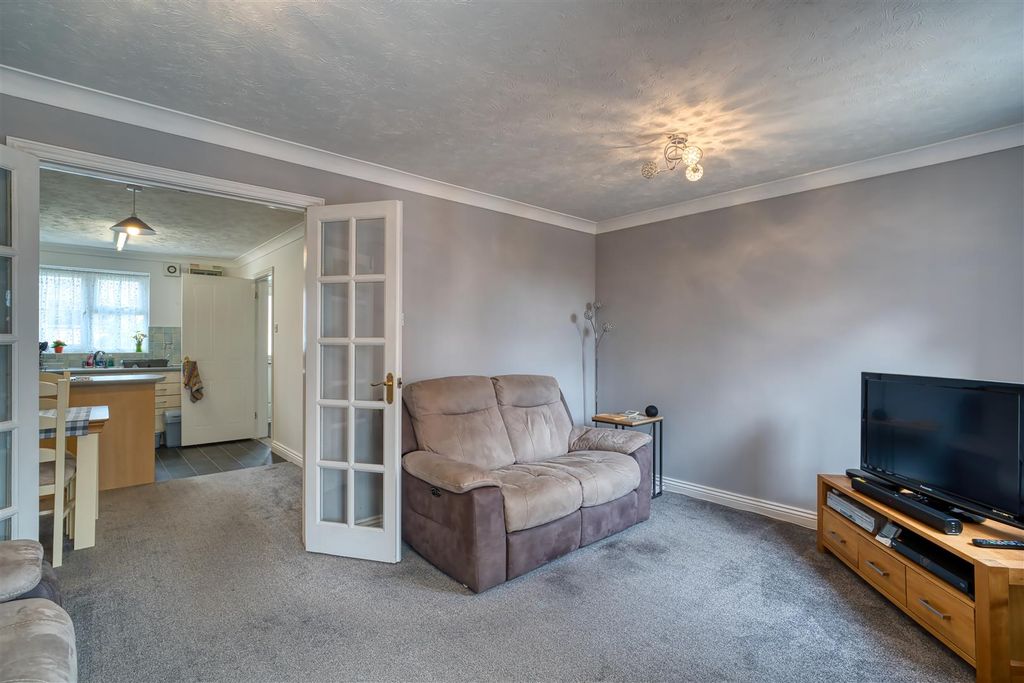 Property photo 2 of 10 Sitting Room