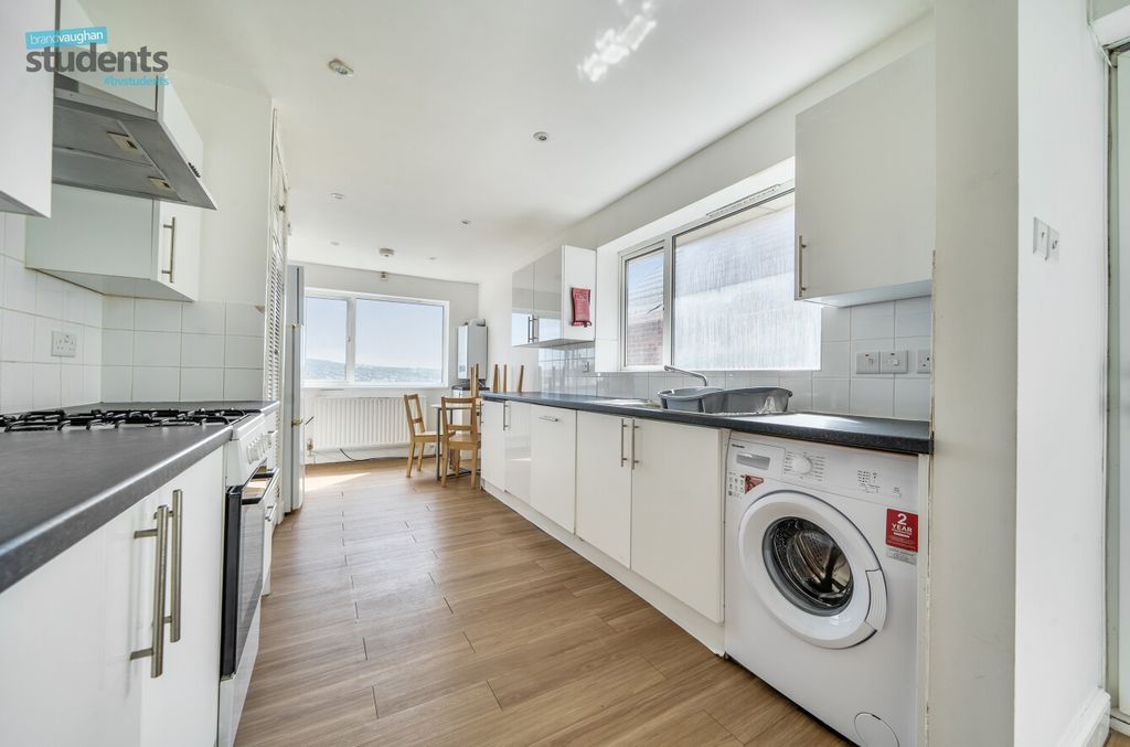 Property photo 2 of 10 d8922E89-4Fdc-4Da...