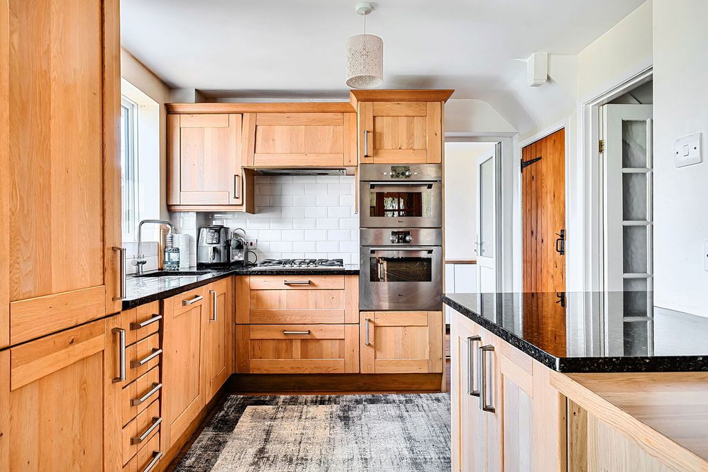 Property photo 3 of 22