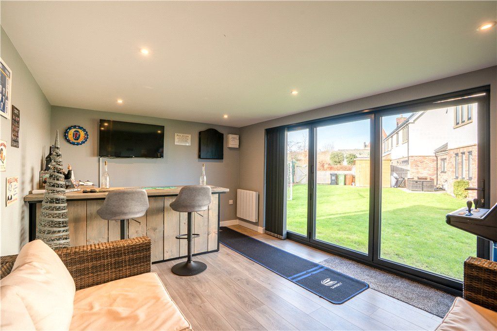 Property photo 3 of 21 Garden Office/Bar