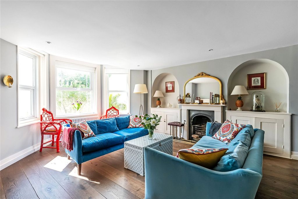 Property photo 2 of 14 Sitting Room