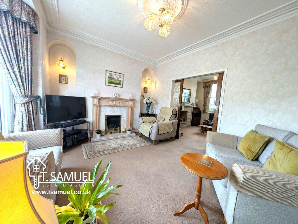 Property photo 2 of 43 Living Room