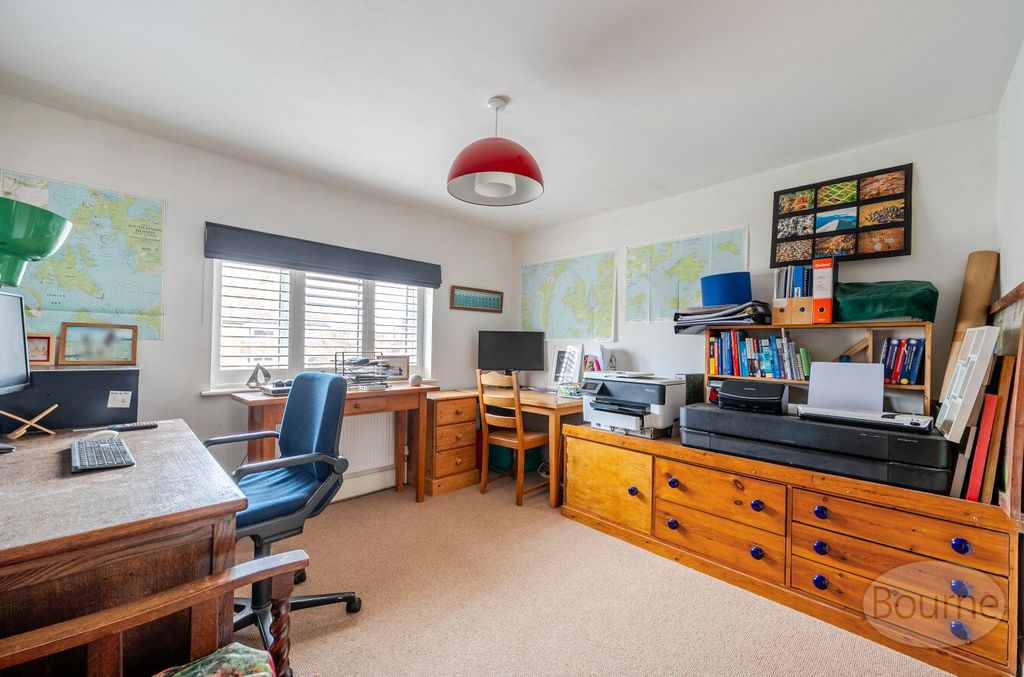 Additional image 9 of 5 bed detached house for salePulens Crescent, Petersfield, Hampshire GU31