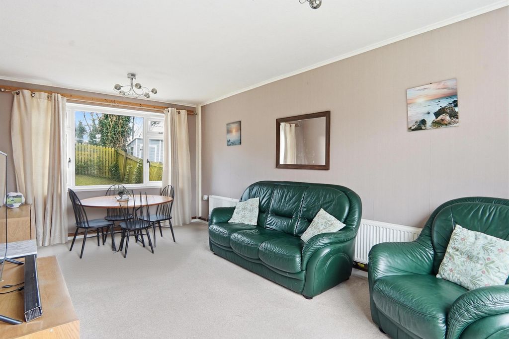 Property photo 2 of 18 Queenswooddrive018