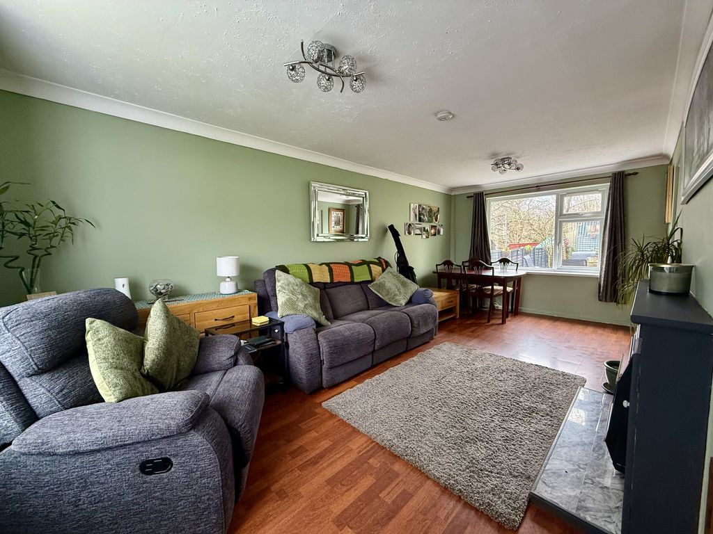 Property photo 3 of 16 Lounge / Diner