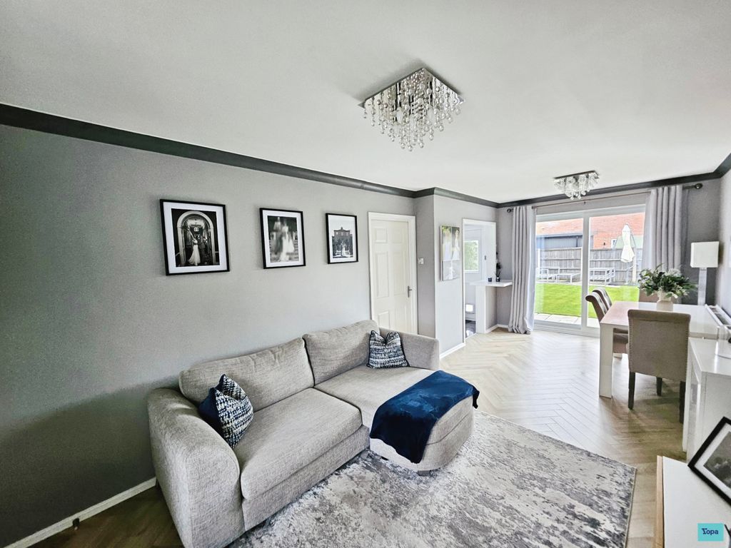 Property photo 3 of 19 Lounge/Diner