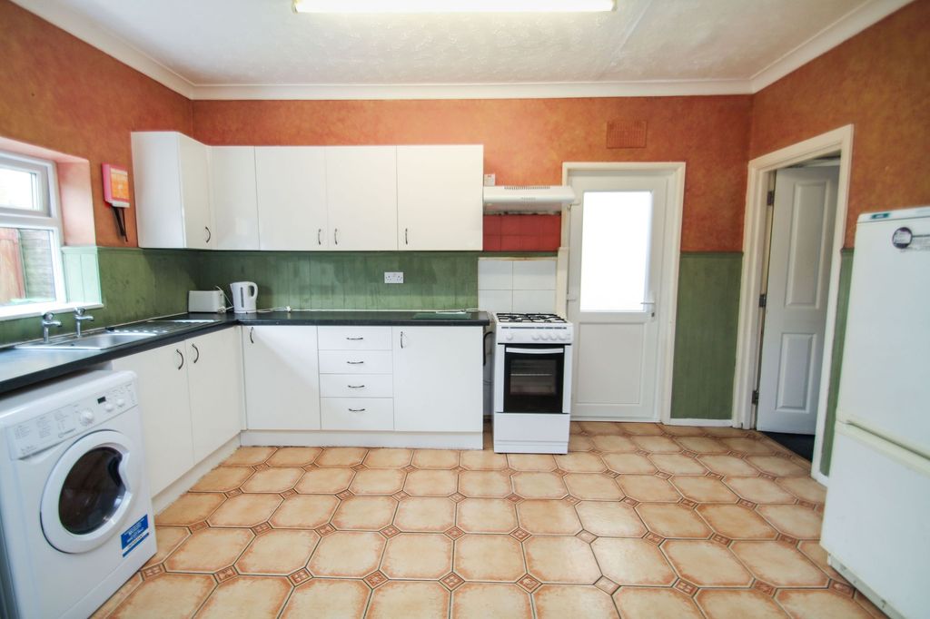 Property photo 3 of 9 Photo 12