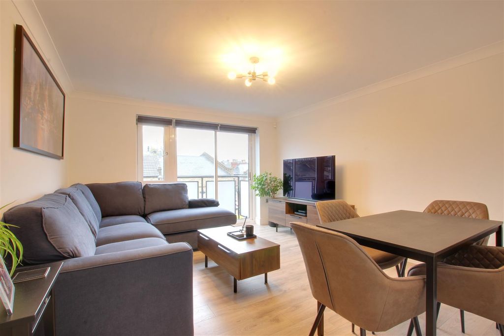 Property photo 2 of 6 Img_0552-Img_0554.Jpg