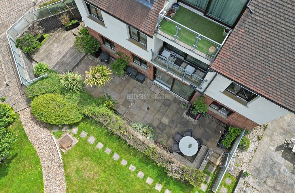 Property photo 2 of 26