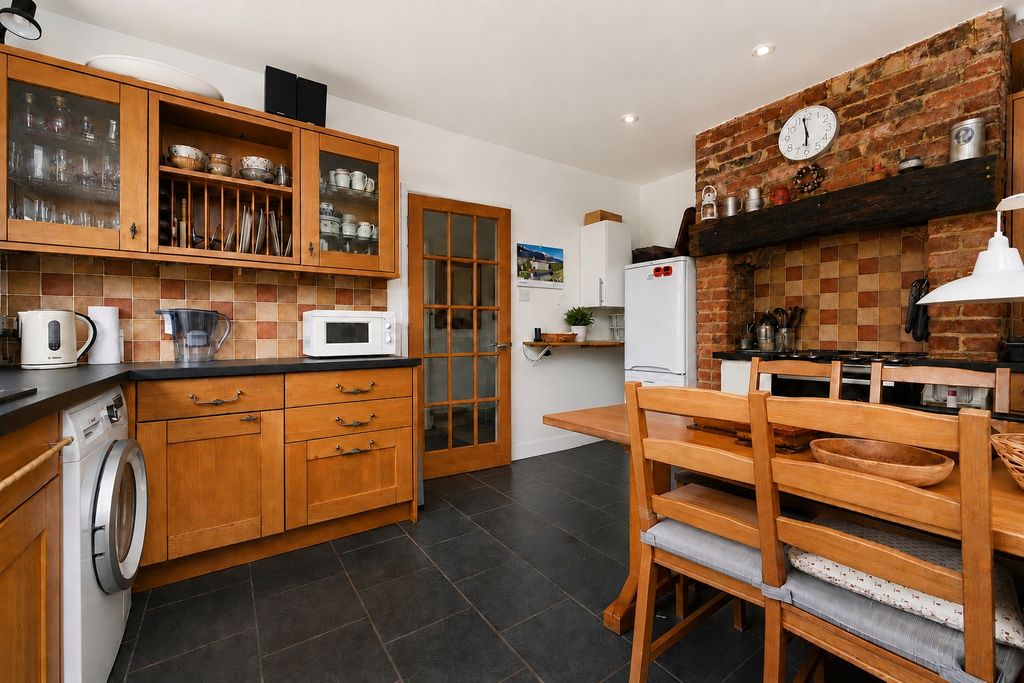 Property photo 2 of 12 Picture No. 23