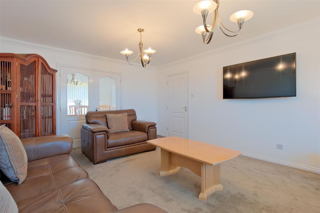Property photo 3 of 32