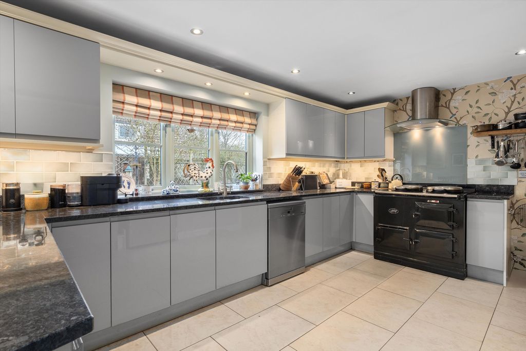 Property photo 3 of 30 Image