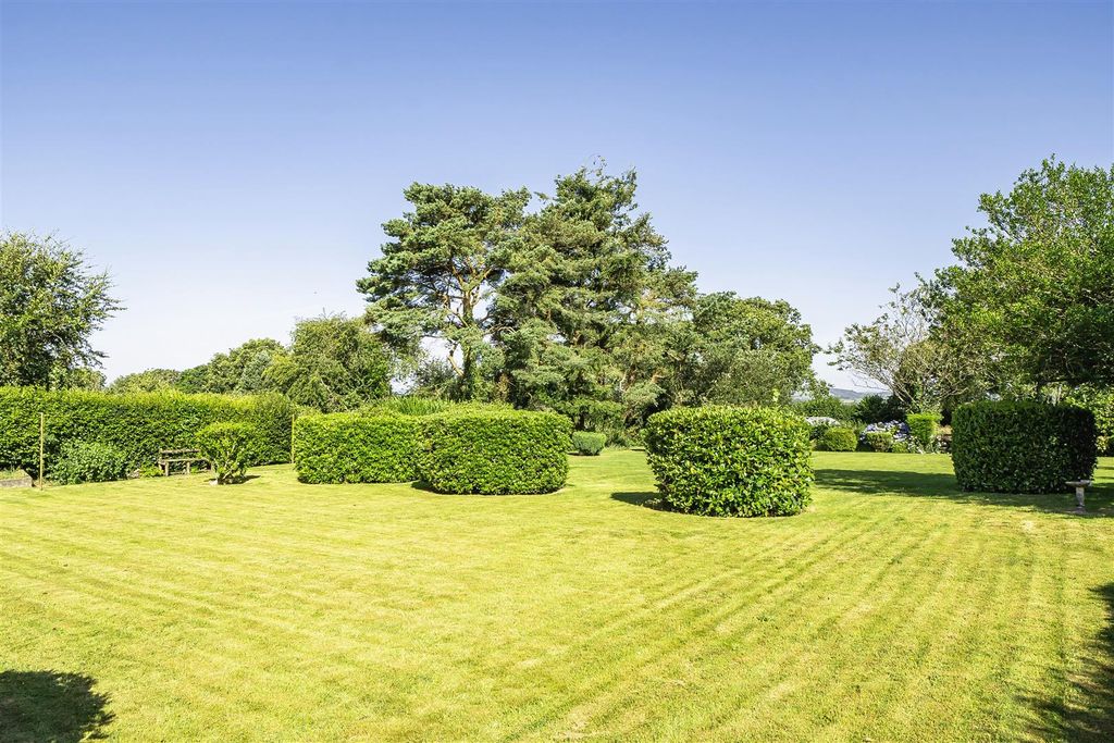 Property photo 2 of 26 Rear Gardens