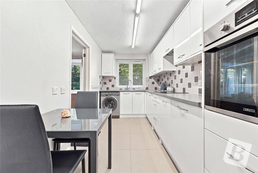 Property photo 2 of 20 Kitchen
