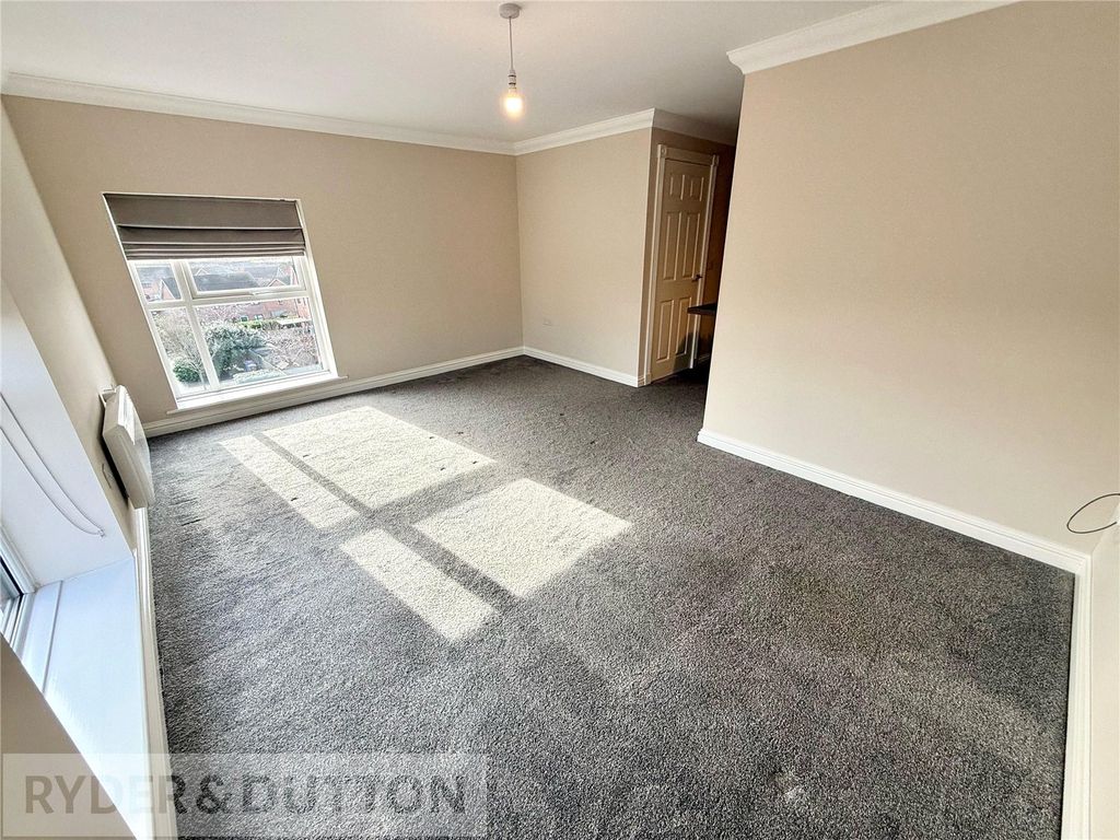 Property photo 2 of 16 Lounge