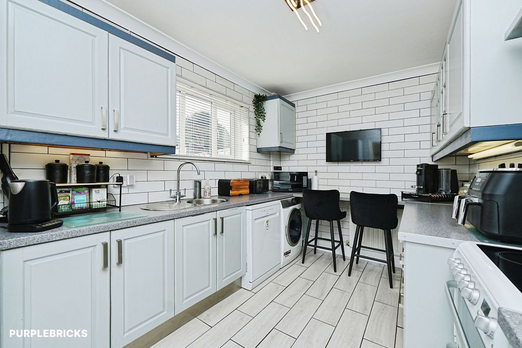 Property photo 2 of 15 Kitchen