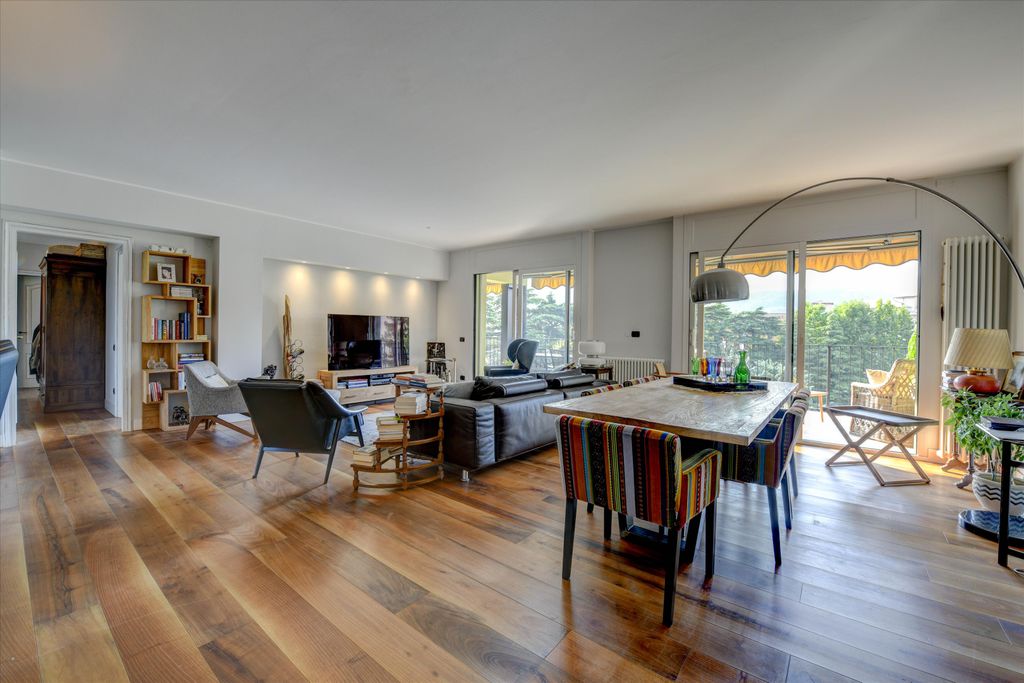 Property photo 1 of 17 Image