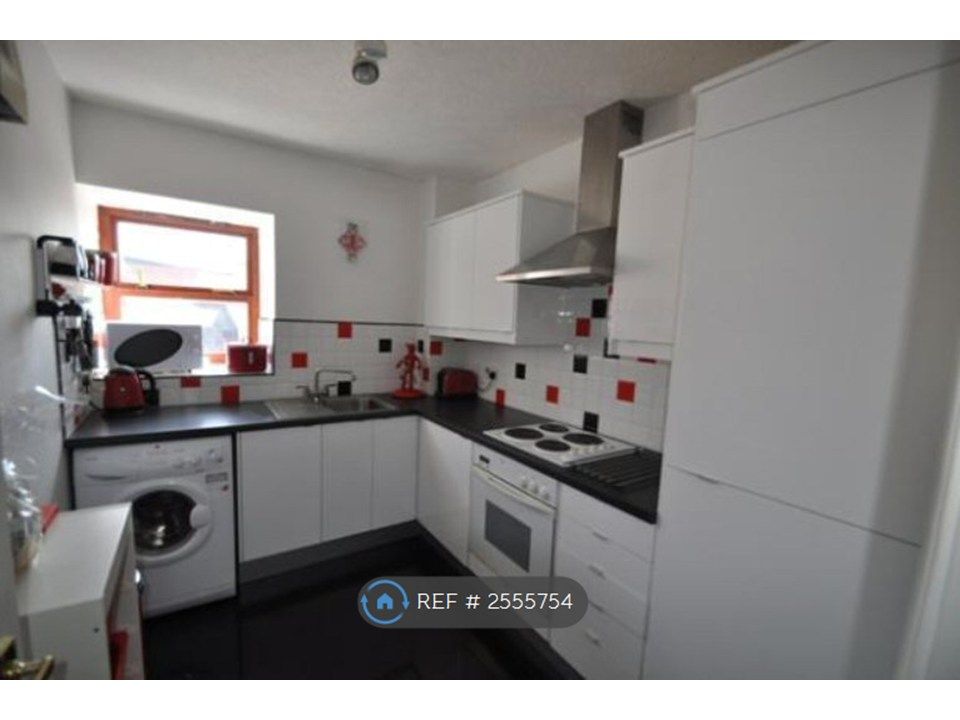 Property photo 2 of 6 Kitchen