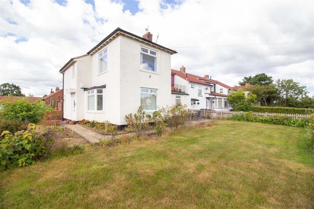 Property photo 2 of 7 Side Garden