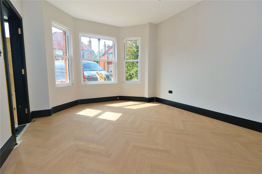 Property photo 2 of 9 Picture No. 08