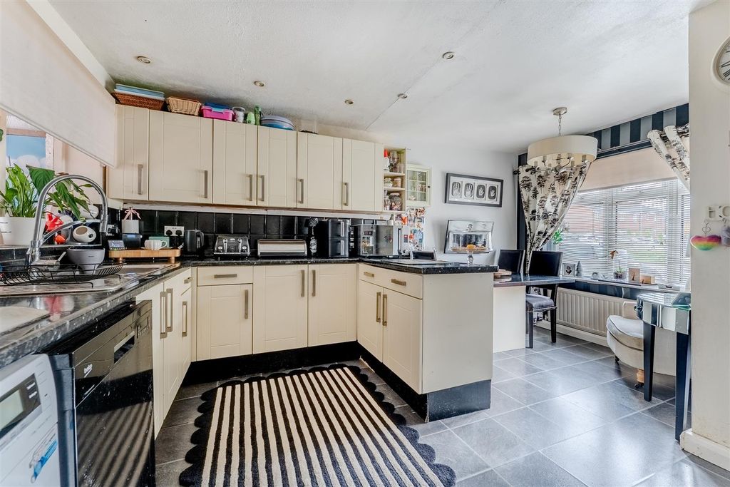 Property photo 3 of 26 Kitchen/Dining Room