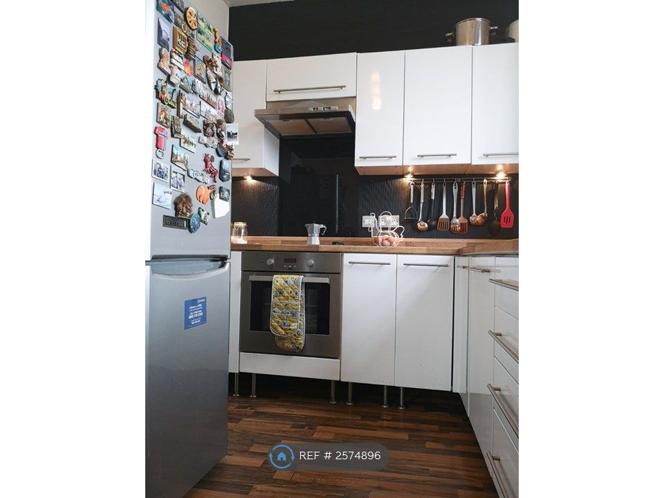 Property photo 3 of 10 Kitchen