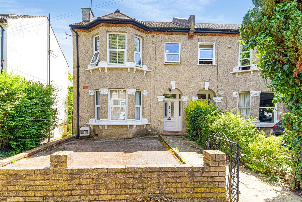 Property photo 3 of 9